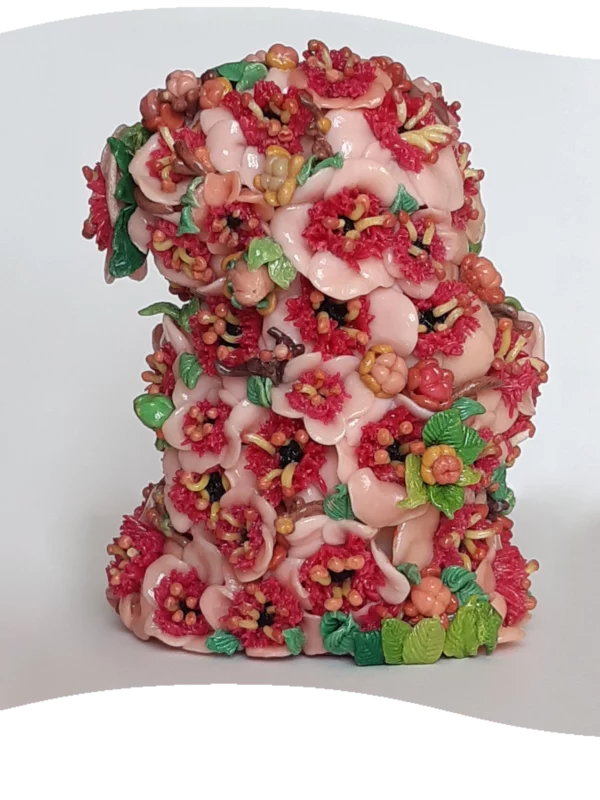 Immagine che rappresenta un particolare della scultura in argilla polimerca Nel rosa del ciliegio