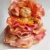 Foto di Rosa Augusta Luise, una scultura in argilla polimerica della serie Sussurri della natura