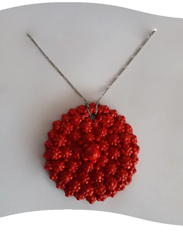 Ciondolo tondo rosso in ceramica sarda
