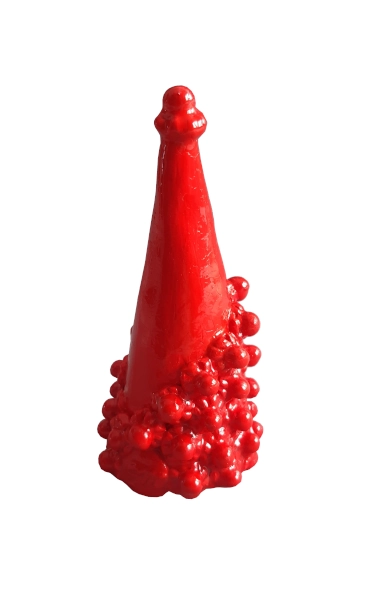 Porta anelli conico rosso in ceramica ispirato alla filigrana sarda per l'articolo L’arte sarda della ceramica incontra la lavorazione della filigrana sarda height=