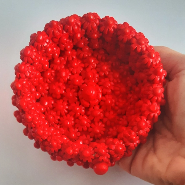 Piccolo svuotatasche o ciotolina rossa in ceramica ispirata alla filigrana sarda
